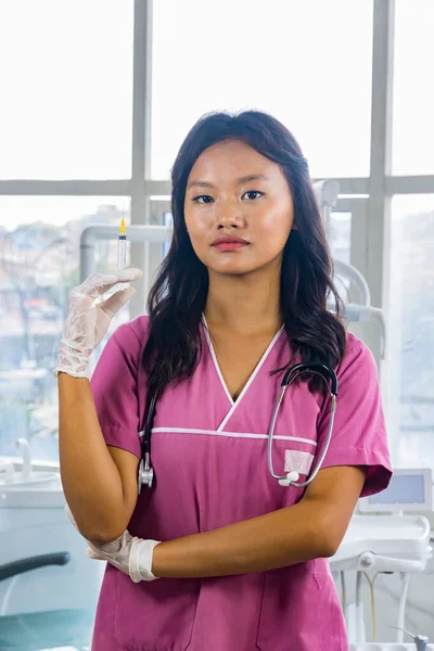 Confiant Belle Indien Cherchant Népalais Dentiste Docteur Fille Souriant Donner — Photo