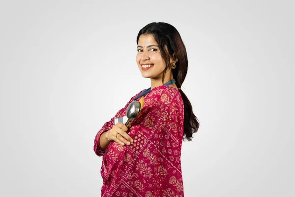 Vacker Nepalesisk Indisk Hemmafru Kurthi Förkläde Med Kök Utensil Ler — Stockfoto
