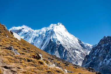 Güzel Himalaya, Nepal 'deki Kanchenjunga Kuzey Kampı' nda Pangpema 'ya giderken...