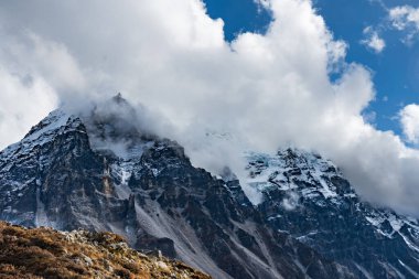 Güzel Himalaya, Nepal 'deki Kanchenjunga Kuzey Kampı' nda Pangpema 'ya giderken...