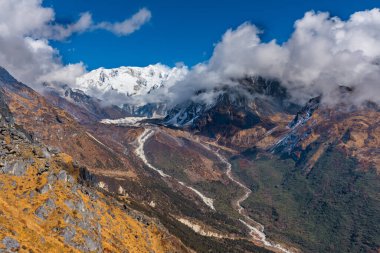Kanchenjunga Dağı, Nepal 'deki Sele La Pass' ın güzel Himalaya manzarası.