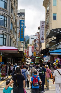 Sun Moon Gölü, Yuchi, Tayvan - 9 Ekim 2023: Pazar ve Turistlerle Güneş Gölü Yerel Pazarı