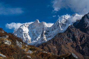 Khambachen, Taplejung 'dan görülen Nepal' in Himalayalarında bulunan Kumbhakarna Dağı (Jannu Ana Kampı) 