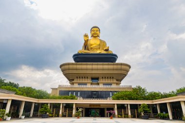 Kaohsiung, Tayvan - Ekim 06, 2023: Kaohsiung, Tayvan 'daki Fo Guang Shan Buda Müzesi' nin en büyük Shakyamuni Buda Heykeli ve Asya Mimari Manastırı