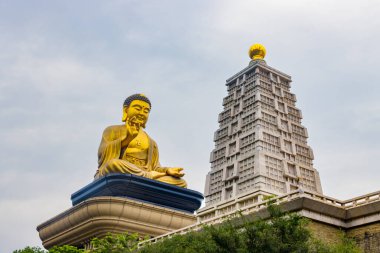 Kaohsiung, Tayvan - Ekim 06, 2023: Kaohsiung, Tayvan 'daki Fo Guang Shan Buda Müzesi' nin en büyük Shakyamuni Buda Heykeli ve Asya Mimari Manastırı