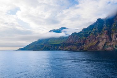 Atlantik Okyanusu 'nda İskoçya ve İzlanda arasında bulunan birkaç İskoç ve Faroe adası