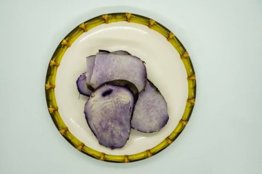 Bir tabak dolusu iplik Mor Kök, Yam namı diğer Tarul 