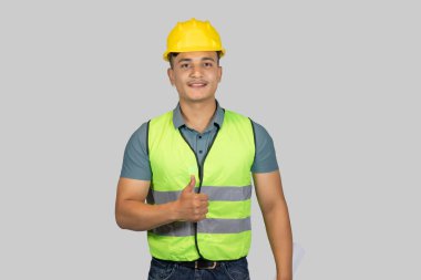 Yakışıklı bir Asya Hindistanlı Nepal Erkek İnşaat Mühendisi Gösterme ve İfade Verme Hareketleri