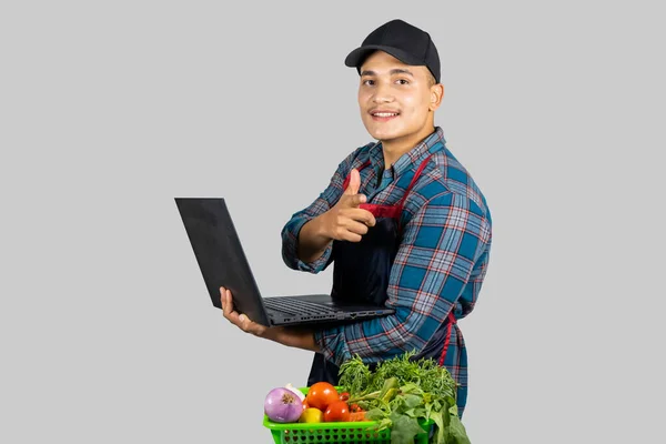 Jovem Empreendedor Asiático Vegetable Farmer Usando Computador Tecnologia Digital Telefone — Fotografia de Stock