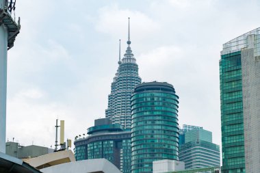 Kuala Lumpur Malezya Petronas İkiz Kulesi ve KLCC CityScape yakınlarındaki Gökdelenler