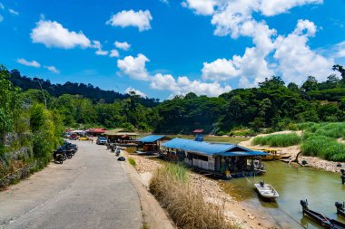 Pahang, Malaysia - May 14, 2024 :  Kelatan Tahan Tembeling River with Floating Restaurants in Taman Negara National Park clipart