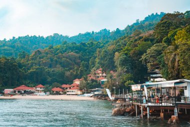 Perhentian Adaları, Malezya, Tayland 'da Şnorkelli Tekne Gezisi ile bir ada kıyısında tatil
