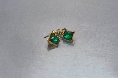 Güzel Yeşil Zümrüt Yakut Küpeler Lüks