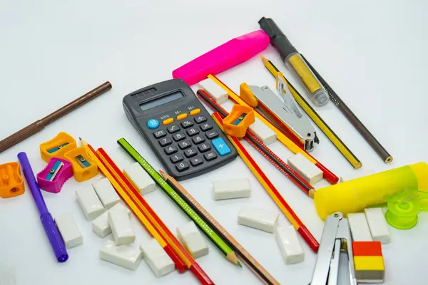 Ofis Malzemeleri ve Öğrenci Kağıdı Kalem, Renkler, Hesap Makineleri, Not Defteri, Zımba, Yumruk