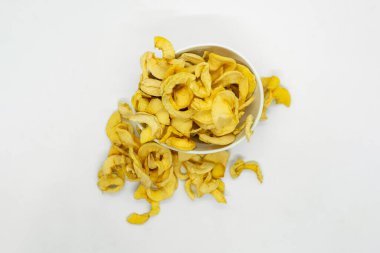 Lezzetli görünüyor Altın Kurutulmuş Elma Sağlıklı Meyve Mustang Manang Elması Kahvaltı için izole edilmiş arka plan