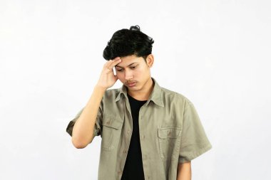 Sinirli, sinirli ve Asyalı Asyalı yakışıklı erkek öğrenci, jest yok diyor.