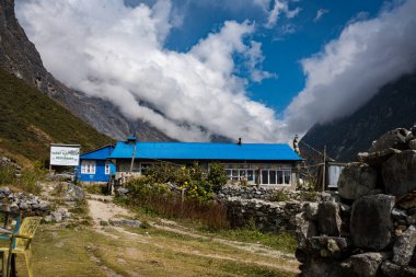 Langtang Köyü, Nepal - 15 Ekim 2024: Langtang Gezisi 'nin Thangshyap Köyü ve Çay Evleri