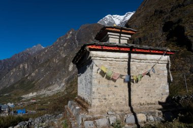 Langtang Lirung Dağı Gündoğumu Langtang Köyü 'nden Kyanjin Himalaya Yolu sırasında görüldü.