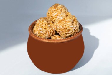 Pofuduk Pirinç ve Jaggery Balls Antrenman öncesi atıştırmalıklar Murai Ladu Bhuja Laddoo Makar Sankranti