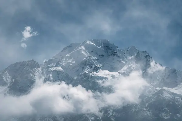 Dağ ve Himalaya Manzarası Kyanjin Ri 'den Langtang Tepesi ve Nepal' deki diğer dağlarla