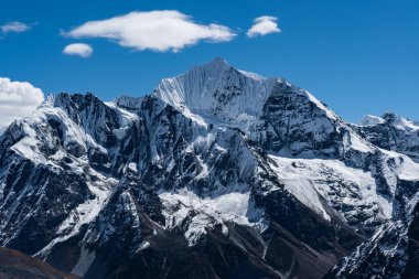 Nepal 'in Himalayalarında Karlı Gangchempo Dağı 8000 zirve 