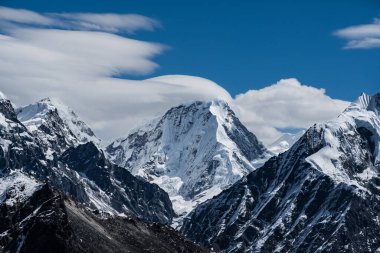 Himalayalar 'ın Langtang bölgesinde Dorje Lhakpa Dağı