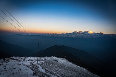 Gosaikunda, Rasuwa, Nepal - 21 Ekim 2024: Sabah Gündoğumu ve Nepal 'in Karlı Dağ Tepeleri