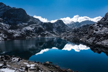 Güzel Mavi Himalaya Buzul Gölü Gosainkunda Pilgrim Langtang Ulusal Parkı, Rasuwa, Nepal