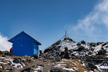 Lauribina Geçidi, Gosaikunda, Nepal - 21 Ekim 2024: Langtang Ulusal Parkı 'ndaki Lauribina Dağı Geçidi