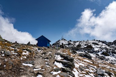 Lauribina Geçidi, Gosaikunda, Nepal - 21 Ekim 2024: Langtang Ulusal Parkı 'ndaki Lauribina Dağı Geçidi