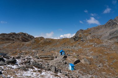 Lauribina Geçidi, Gosaikunda, Nepal - 21 Ekim 2024: Langtang Ulusal Parkı 'ndaki Lauribina Dağı Geçidi