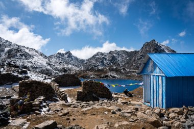 Lauribina Geçidi, Gosaikunda, Nepal - 21 Ekim 2024: Langtang Ulusal Parkı 'ndaki Lauribina Dağı Geçidi