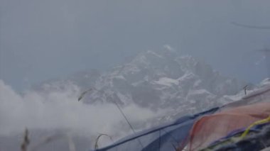 Kar Pelerinli Langtang Lirung Dağları Himalaya Dağları Bulutlu Gökler Kyanjin Ri Gompa Köyü 'nden görüldü
