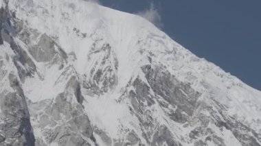 Kar Pelerinli Langtang Lirung Dağları Himalaya Dağları Bulutlu Gökler Kyanjin Ri Gompa Köyü 'nden görüldü