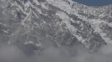 Kar Pelerinli Langtang Lirung Dağları Himalaya Dağları Bulutlu Gökler Kyanjin Ri Gompa Köyü 'nden görüldü