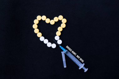 Uyuşturucuya Hayır deyin, Uyuşturucuyla Mücadele Bilinç ve Enjeksiyon Tasarımı İlaçları, Şırıngayla