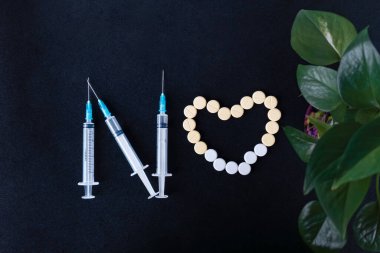 Uyuşturucuya Hayır deyin, Uyuşturucuyla Mücadele Bilinç ve Enjeksiyon Tasarımı İlaçları, Şırıngayla