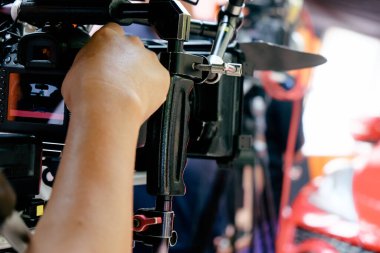 Film ekibi yapımı, arka planda.