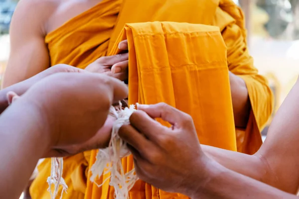 Bild Ordinationsceremoni Buddhismen Ceremoniell Tråd — Stockfoto