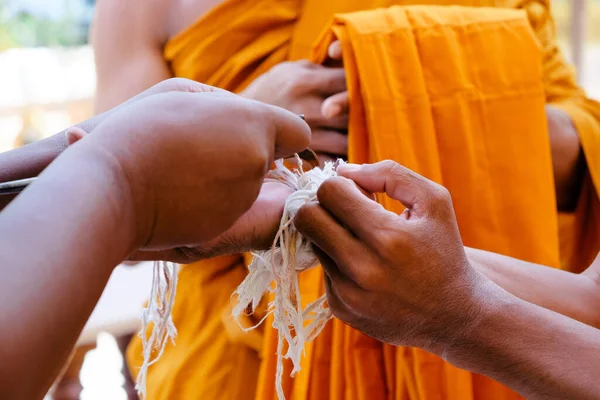 仏教での儀式のイメージ 儀式の糸 — ストック写真