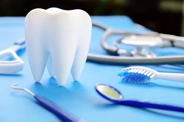 Modello Dentale Attrezzatura Dentale Sfondo Blu Immagine Concettuale Sfondo Dentale — Foto Stock