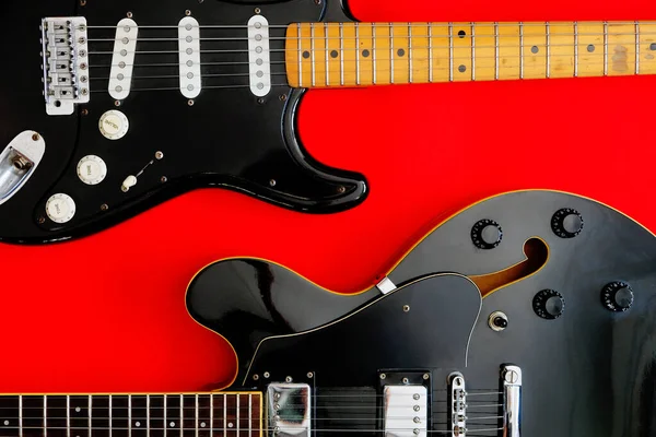 Elektrická Kytara Červeném Pozadí — Stock fotografie