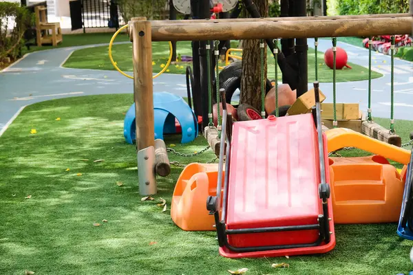 Spielplatz Park Mit Kindergeräten Spielplatz Für Kinder lizenzfreie Stockfotos