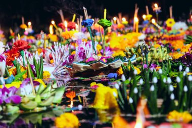 Loi Krathong festivali, Loy Krathong Günü Tayland 'ın en popüler festivallerinden biridir. Her yıl 12. Ay Dolunayı Günü kutlanır..