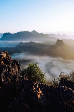 Phuphamok 'taki sis denizi, bu dağ Pang Mapha Bölgesi, Mae Hong Oğlu Bölgesi. Tayland.