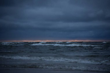 Günbatımında Baltık Denizi