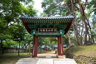 Jikjisa Tapınağı Gimcheon-si, Güney Kore 'de ünlü bir tapınaktır..