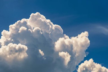 Yeryüzü ve Gökyüzü 'nün Güzel Manzarası Bulutlu İnanılmaz Gökyüzü