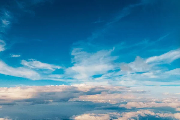 Piękny Widok Ziemię Niebo Niesamowite Niebo Chmurami — Zdjęcie stockowe