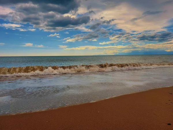 Schöne Aussicht Auf Strand Und Meer Frühen Morgen — Stockfoto